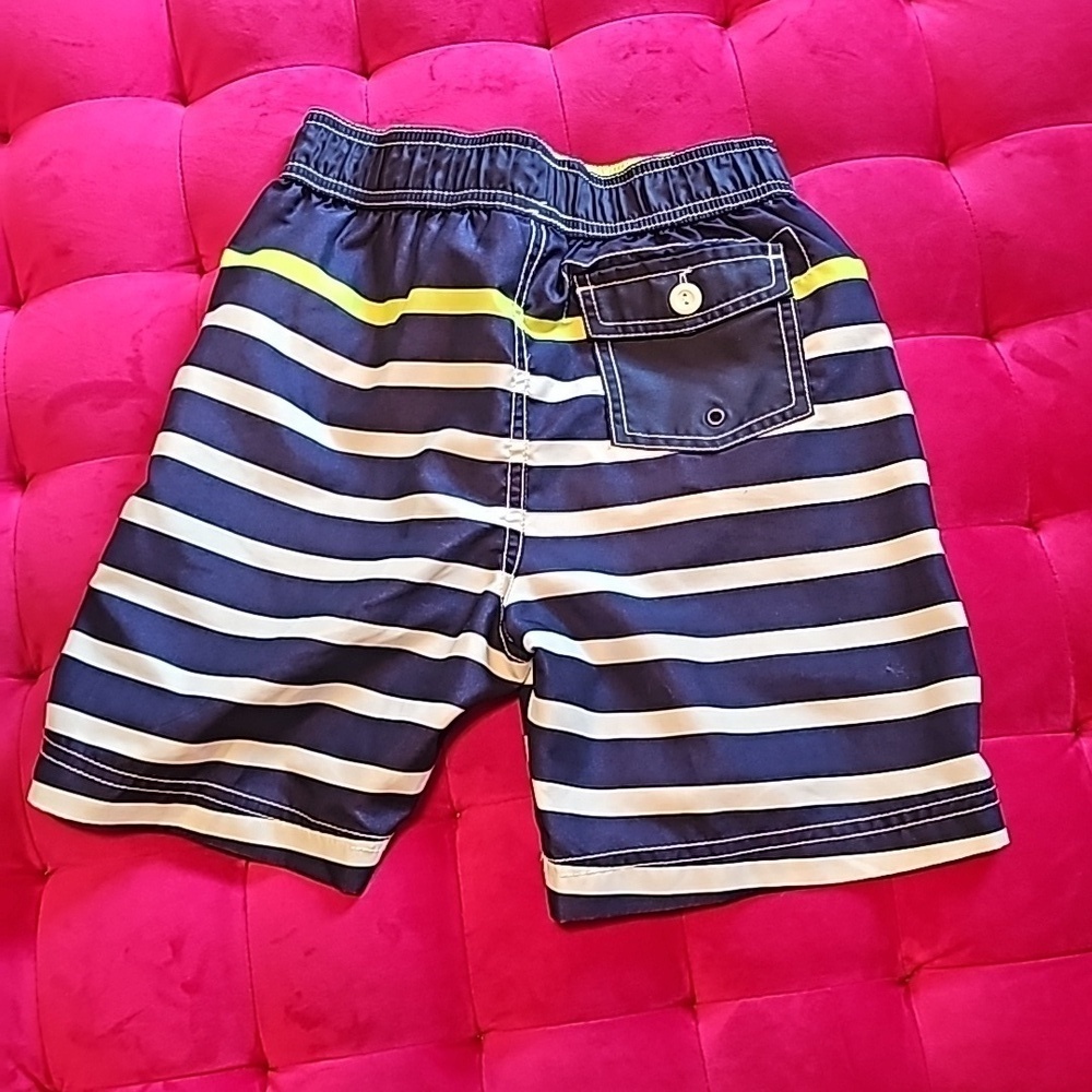 Carters swimtrunks size 8 - Picture 3 of 3